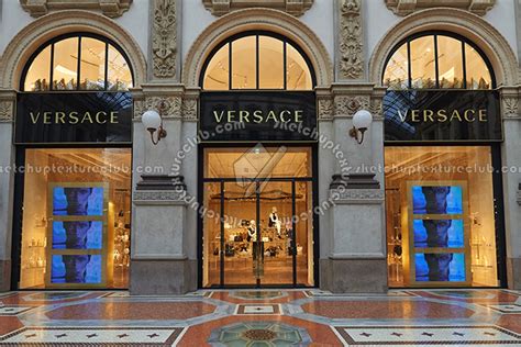 negozio versace a milano